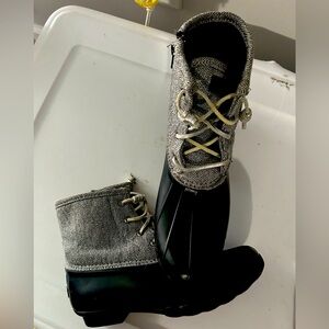 Women’s size 5 Sperry Boots, perfect for Fall. 🍁